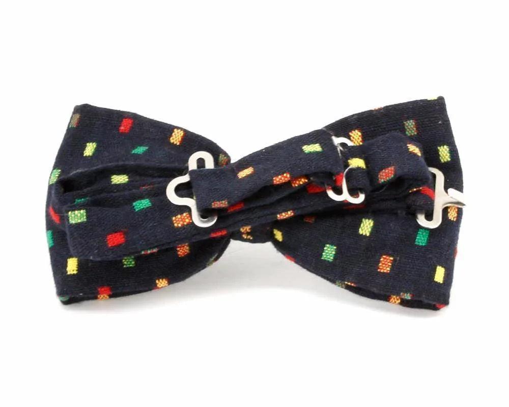 Pajarita negra con diseño de cuadros coloridos y ajuste metálico, accesorio original y hecho a mano