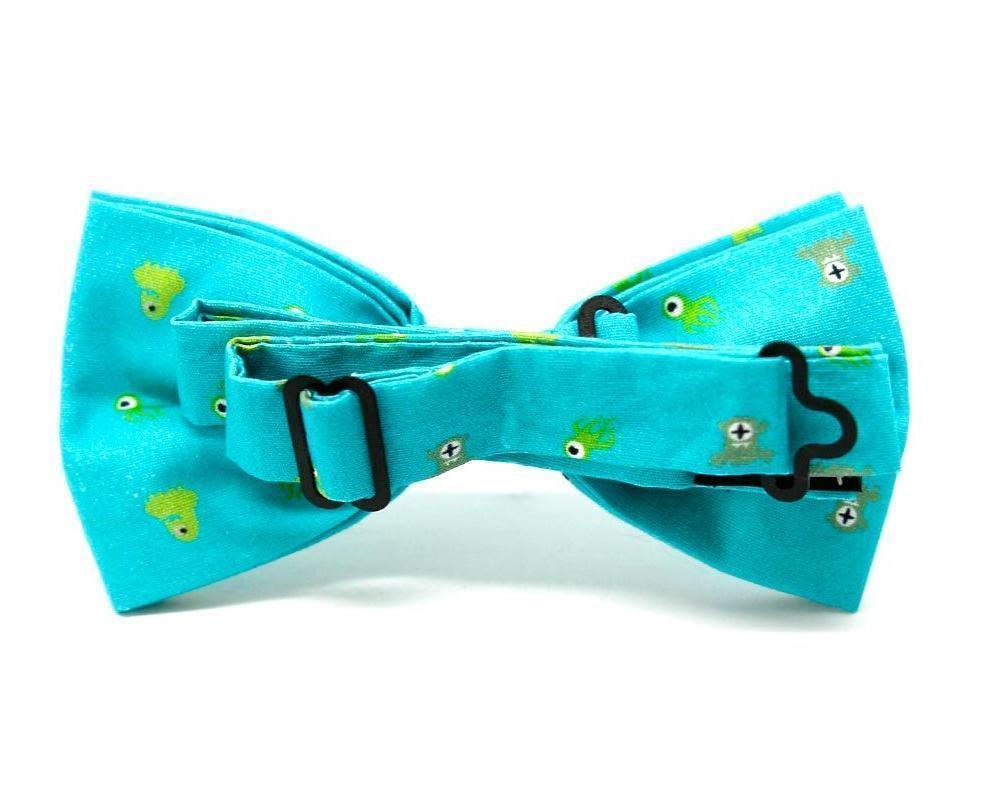 Pajarita azul turquesa ajustable con diseño de monstruos verdes y grises, estilo divertido y original