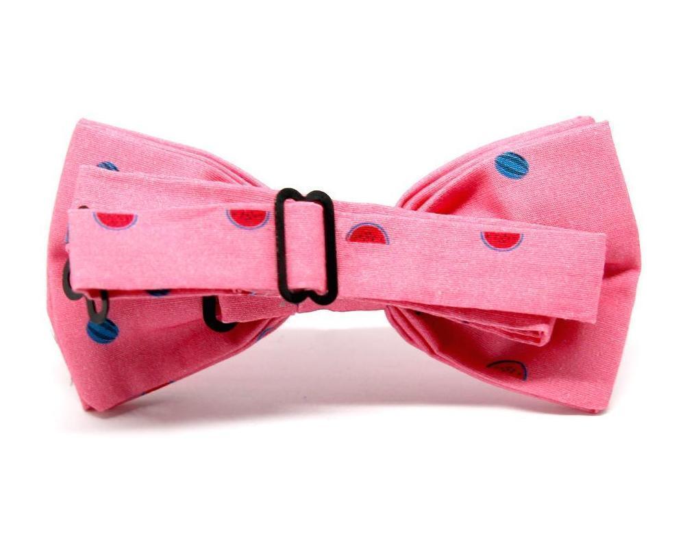 Pajarita rosa con diseño de pequeñas sandías rojas y azules, accesorio original y hecho a mano