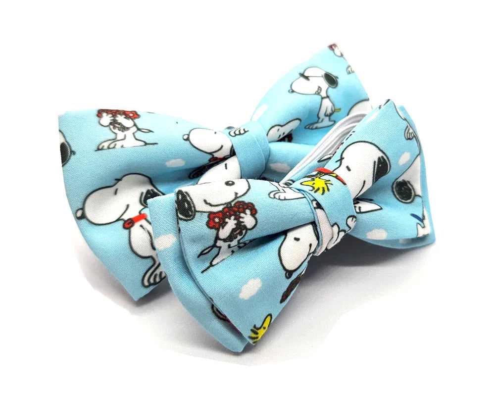 Pajarita Snoopy fondo azul claro