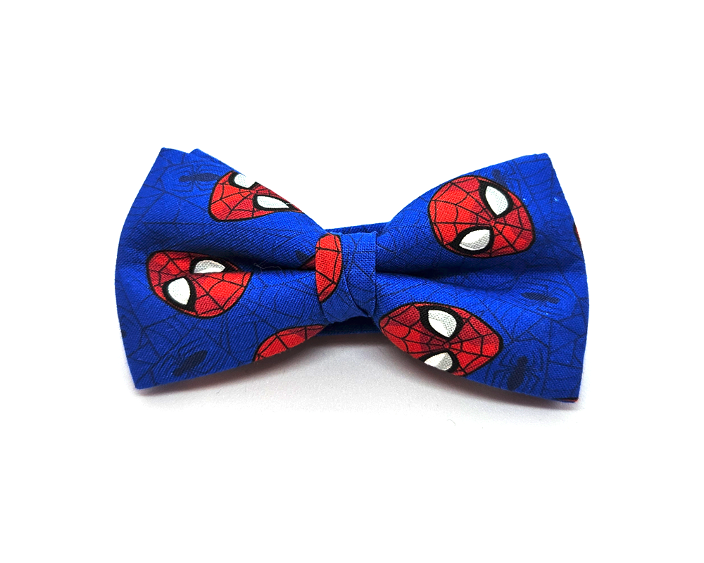 Pajarita Spiderman fondo azul