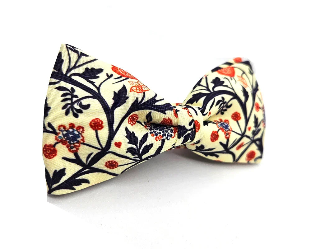 Pajarita Fondo Crema y Flores Rojas 🆕