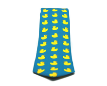 Cargar imagen en el visor de la galería, Corbata Patitos de Goma
