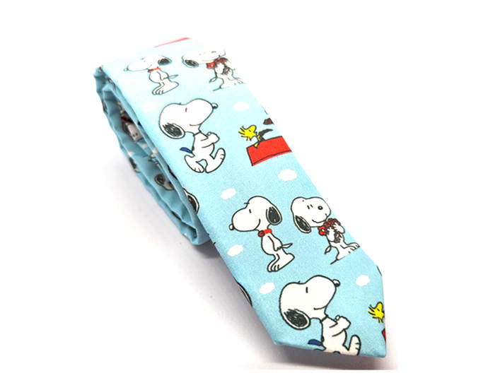 Corbata Snoopy fondo azul claro