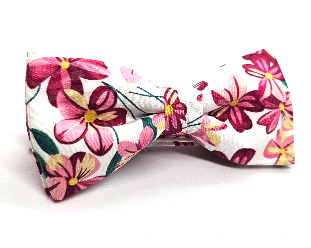 Pajarita Flores Rosas y fondo Blanco 🆕