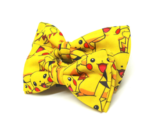 Cargar imagen en el visor de la galería, Pajarita Pikachu
